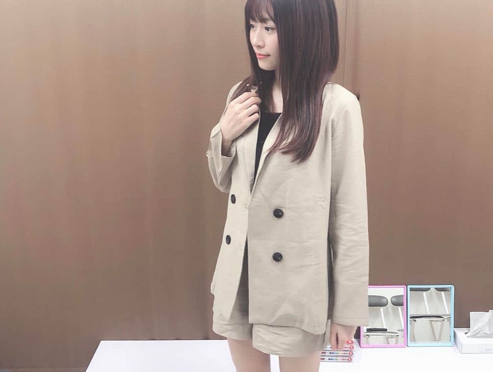 内木志さんのインスタグラム写真 - (内木志Instagram)「すずとNMB48のしゃべくりアワーでした😊 ぎこちなさ笑 今日は私にしては珍しい服装！！ お姉さんだよ😳 #SHOWROOM」4月17日 18時38分 - cocoro_naiki