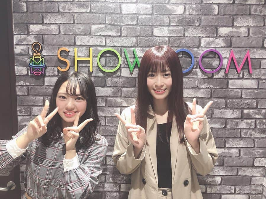 内木志さんのインスタグラム写真 - (内木志Instagram)「すずとNMB48のしゃべくりアワーでした😊 ぎこちなさ笑 今日は私にしては珍しい服装！！ お姉さんだよ😳 #SHOWROOM」4月17日 18時38分 - cocoro_naiki