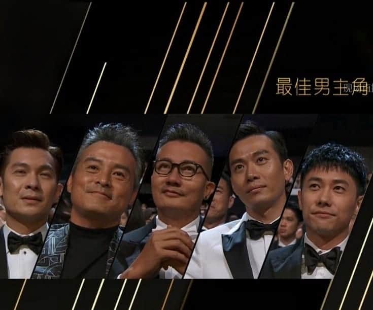 デスモンド・タンのインスタグラム：「今年的《红星》对我来说特别难忘，意义非凡。看到12年前的自己参加《才华》的画面，我感触良多。当时出道什么都不懂，边读书边拍戏的我常常硬着头皮等着来片场被骂。那时也不知道为什么想坚持下去，但现在我明白了。  还有! 当时留着长发的我也太丑了吧! 🤦🏻‍♂️ 但我留长发是有原因的。我从小一直想要有"方老师"那迷人帅气的长发，但我没成功! 😂 能和师父成为师徒是很奇妙，很珍贵的缘分。谢谢师父这些年的照顾和教导! 也恭喜师父!  今年能与师父，偶像和实力非凡的大哥们入围同一个奖项，我非常荣幸! 看到和他们同框等着成绩揭晓的画面，我已经很开心了! 我会继续加油，一步一脚印地追随着你们的步伐。  另外让我很感恩的是能和阿哥阿姐们在25周年同台演唱《红星》的新主题曲《星光》。喜欢这首歌的词曲!  从什么都没有的我，到现在拥有一群支持我的观众，粉丝和团队。从什么都不会的我，到现在非常热爱演戏的我，我知道我当时的坚持是对的。我会继续努力奋斗，把未来的一切做得更好!  #grateful #blessed #StarAwards2019 #SA2019sg」