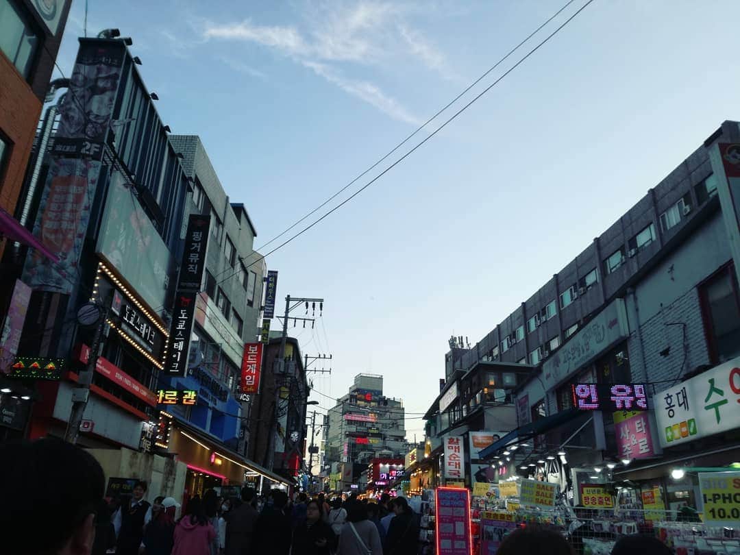 村治佳織さんのインスタグラム写真 - (村治佳織Instagram)「I am here in Seoul.  ２年ぶりのソウル～！ うれしい♡　 #ソウルも好きです　#すごくいい季節 #travelinseoul #電線がきれい」4月17日 18時48分 - kaorimurajiofficial
