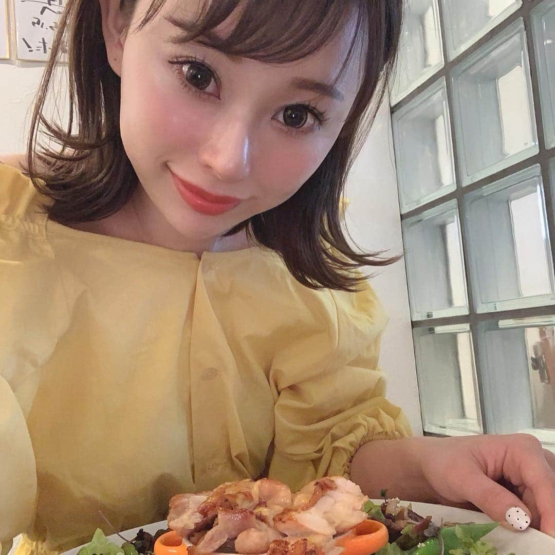 karen okajimaさんのインスタグラム写真 - (karen okajimaInstagram)「ㅤㅤㅤ ㅤㅤㅤ ㅤㅤㅤ 知り合いがやっててずっときになってて やっといけたローカーボキッチン然さん☺️✨ ㅤㅤㅤ ㅤㅤㅤ “大阪初”！ 全品糖質7g以下の低糖質食専門店✨ 原材料にこだわり、世界初の天然甘味料 (ステビア)も使用💫٩(๑•̀ω•́๑)و ㅤㅤㅤ  美味しくないと食事じゃない！！を コンセプトに美味しさにを とことん追求されていて、 美味しくて食べて痩せれると注目されている 健康食の最先端のお店だよ💕  ほんで、薬剤師さんが プロデュースのお店やから安心◎！ メディアにも多数でてるよ💓 ㅤㅤㅤ  実際行って食べてみて、低糖質やのに ほんまに美味しい！！😳💫 かれんはチキンランチにしたよ✨ チキンの味もしっかりある✨ サラダは自分でお好みで塩で味付けできる✨ ㅤㅤㅤ  デザートもあるんやけど全部糖質0やのに 甘くて美味しいみたい🍰💓 今度はケーキも食べてみよう🎶 夜もローカーボ料理と糖質オフの お酒が沢山あるんだって✨  最近高槻にも出来たらしいよん🥰 ぜひ行ってみてね〜❤️ ㅤㅤㅤ ローカーボキッチン然 大阪市西区北堀江1-6-4 欧州館 2F北 080-2518-9678 ㅤㅤㅤ #ローカーボキッチン然 #ローカーボ #ローカーボダイエット #ローカーボキッチン #ダイエット #低糖質 #グルメ岡島 #岡島かれん」4月17日 18時48分 - karenokajima0318