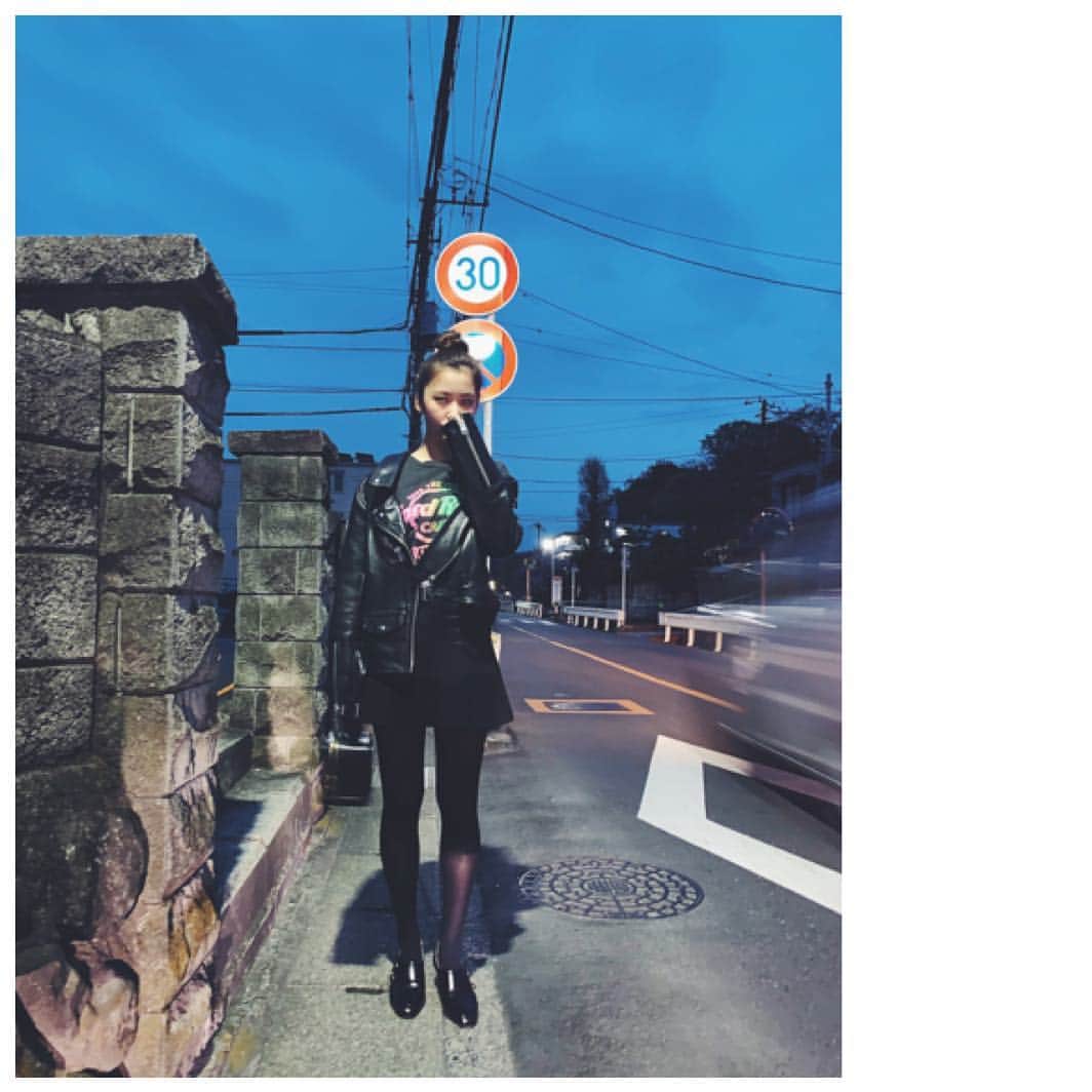 佐藤優津季のインスタグラム：「Ready to go 🖤 🧥#allsaints #オールセインツ  👖#zara #ザラ　 👕#used 👜#casafline #カーサフライン　#lifestylist #ライフスタイリスト 👞#adevivre #アドゥヴィーブル」