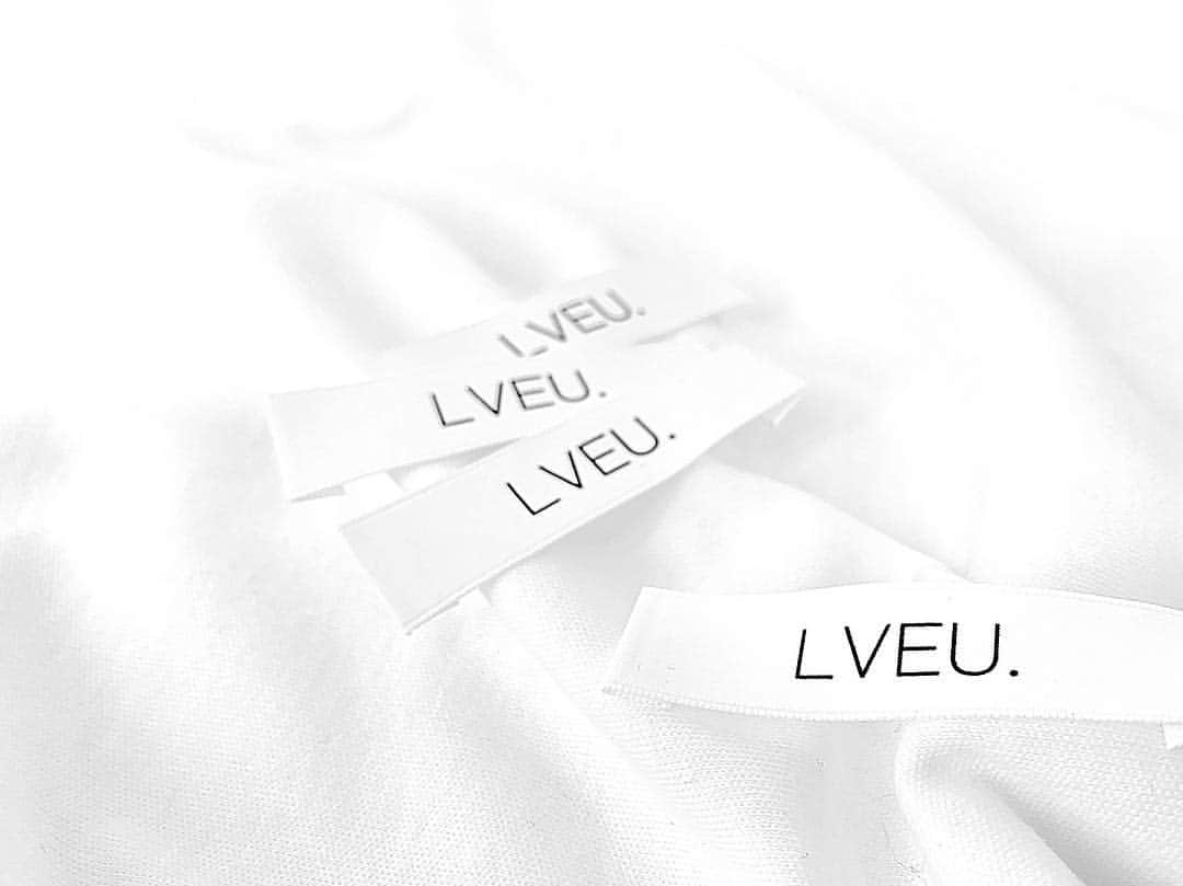 lve_xxxxのインスタグラム：「.﻿﻿ .﻿﻿ ◼︎ ご報告 ◼︎﻿﻿ ﻿﻿ いつもInstagram・WEAR等を﻿﻿ ご覧頂き誠に有難うございます。﻿﻿ ﻿﻿ この度ご縁に恵まれ﻿、﻿ 恐縮ながらdirectorを仰せつかり…﻿ ﻿ ブランドを立ち上げ﻿﻿ Openする事と相成りました。﻿﻿ ﻿﻿ ブランド名は ﻿﻿ 【 LVEU. 】(ラブユ.) です。﻿﻿ ﻿﻿ Ai から LOVE (愛) を込めて YOU (あなた) へ﻿﻿ … ﻿﻿ Ai LOVE You ♡ ﻿﻿ Instagram account﻿﻿ @lveu.official ﻿﻿ ﻿﻿ まだ未完成では御座いますが﻿﻿ 随時UPして参りますので﻿﻿ 是非Follow頂けましたら幸いです🙇‍♀️﻿﻿ ﻿﻿ 皆々様。﻿ 何卒 宣伝よろしくお願い致します！笑﻿﻿ ﻿ ご紹介頂ける際﻿ @lveu.official @lve_xxxx の﻿ タグ付け頂けたら泣いて喜びます😭🖤←﻿ ﻿﻿ ﻿ ◼︎web store Open◼︎﻿﻿ ﻿﻿ 2019.04.26(Fri)﻿﻿ 19：00 〜﻿﻿ ﻿﻿ 初めは、selectとなりますが﻿﻿ 皆様と可愛いを共有出来たらと﻿﻿ 微力ながら考え願っております☺︎﻿﻿ ﻿﻿ 皆様の生活のfashionの一部に﻿﻿ LVEU.のアイテムを一つでも﻿﻿ 取りれて頂けましたら幸いです♡﻿﻿ ﻿﻿ 平成最後にまさか自分が﻿﻿ directorとしてfashionに関わる事とは﻿﻿ 思いもしませんでしが…﻿﻿ ﻿﻿ 精一杯頑張りますのでお力添えの程﻿﻿ 何卒よろしくお願い致します🙇‍♀️﻿﻿ ﻿﻿ こんなアイテム欲しい！とか﻿﻿ ご意見くださいませ🗣﻿﻿ ﻿﻿ 皆様と一緒に一歩ずつ﻿﻿ 歩んでいける様に… lve♡♡♡﻿﻿ ﻿﻿ ﻿﻿ 以上。﻿﻿ ﻿ ご報告でした☺︎﻿﻿ ご覧頂き有難う御座いました♡﻿ ﻿﻿ ﻿ #LVEU. #ラブユ. ﻿ #Open #webstore #🖤﻿ ﻿」