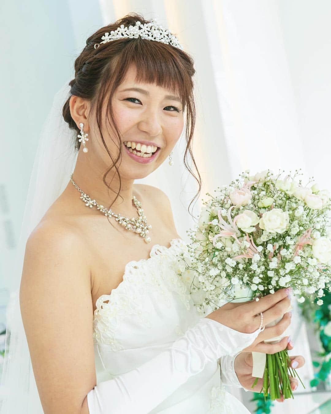 【公式】アールベルアンジェ奈良～結婚式場･ゲストハウス～さんのインスタグラム写真 - (【公式】アールベルアンジェ奈良～結婚式場･ゲストハウス～Instagram)「@artbellangenara をフォローして #アールベルアンジェ奈良 をつけて お写真の投稿おまちしております＊ . ------------------ 可憐なかすみ草にバラのお花のブーケがナチュラルウェディングにぴったりで素敵◎ 悩みが尽きないコーディネートもご提案いたしますので、お任せくださいませ✳︎ ------------------ . . ブライダルフェアの予約はTOPの URLからしてくださいね⚐ ＞＞＞@artbellangenara . 『#アールベルアンジェ奈良』. のハッシュタグをつけて お写真を投稿してくださいね＊ こちらの公式IG（@artbellangenara ） で取り上げさせていただきます＊ . #アールベルアンジェ奈良#結婚式#結婚 #奈良結婚式場#挙式#奈良#チャペル挙式 #関西花嫁#奈良花嫁#ウェディングドレス #ウェディングレポ#挙式レポ #卒花嫁#プレ花嫁#ウェディング #結婚式準備#結婚準備#花嫁準備 #ウェディングフォト#weddingphoto #Otokucon#日本中のプレ花嫁さんと繋がりたい #weddingtbt #ウェディングドレス #ウェディングブーケ #フォトウェディング」4月17日 18時53分 - artbellangenara