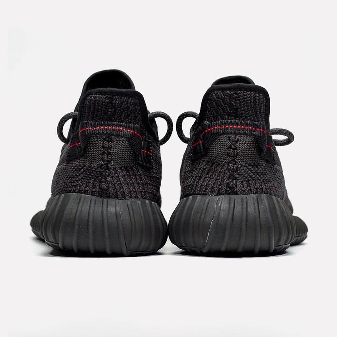 HYPEBEASTさんのインスタグラム写真 - (HYPEBEASTInstagram)「@hypebeastkicks: The all-black @adidas YEEZY BOOST 350 V2 is rumored to arrive in June with a price tag of $220 USD. adidas hasn’t released an all-black pair since the YEEZY BOOST 350 “Pirate Black” debuted back in 2015, making this the second iteration. Let us know below if you plan on copping one, and stay tuned for official notes. Photo: @hanzuying」4月17日 18時58分 - hypebeast