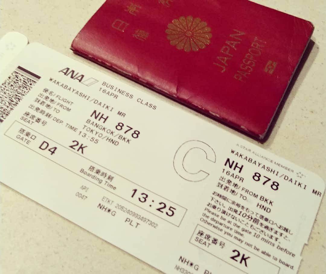 DJ DAIKI（若林大輝）さんのインスタグラム写真 - (DJ DAIKI（若林大輝）Instagram)「Flight life✈️✈️✈️ Go back to Japan🇹🇭→🇯🇵 See you next month Bangkok👋 . 1月に続き今回4月のタイの出演も かなり実りがあるものでした🙏 . 来月もタイとフィリピンの フェスを控えているので もっと多くの人に僕の音楽を楽しんで もらえる様に頑張ろう！！ . 日々勉強、即行動🔥 止まっている時間などない👊」4月17日 19時01分 - daiki.wakabayashi