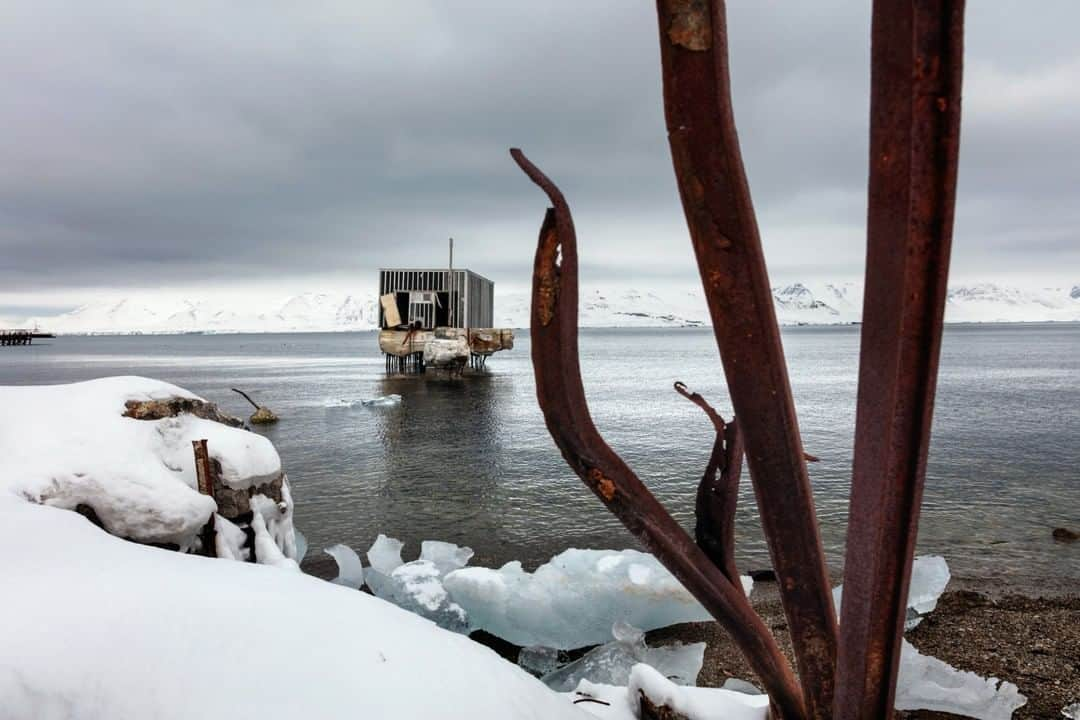 National Geographic Travelさんのインスタグラム写真 - (National Geographic TravelInstagram)「Photo by @paoloverzone | Some remains of the mining facilities in Ny-Ålesund, Norway. Situated at 78º 55' N, Ny-Ålesund is one of the world’s northernmost year-round communities. Coal mining was the origin for settlement here, but mining was put to an end in 1962, leaving behind numerous cultural remains of technical and industrial importance. Ny-Ålesund has also been the starting point of several historical attempts to reach the North Pole. Names like Amundsen, Ellsworth, and Nobile are strongly linked to Ny-Ålesund. It is now a centre for international Arctic research and environmental monitoring. #arctic #nyalesund #climatechange #norway Follow me @paoloverzone for more images and stories」4月17日 19時01分 - natgeotravel