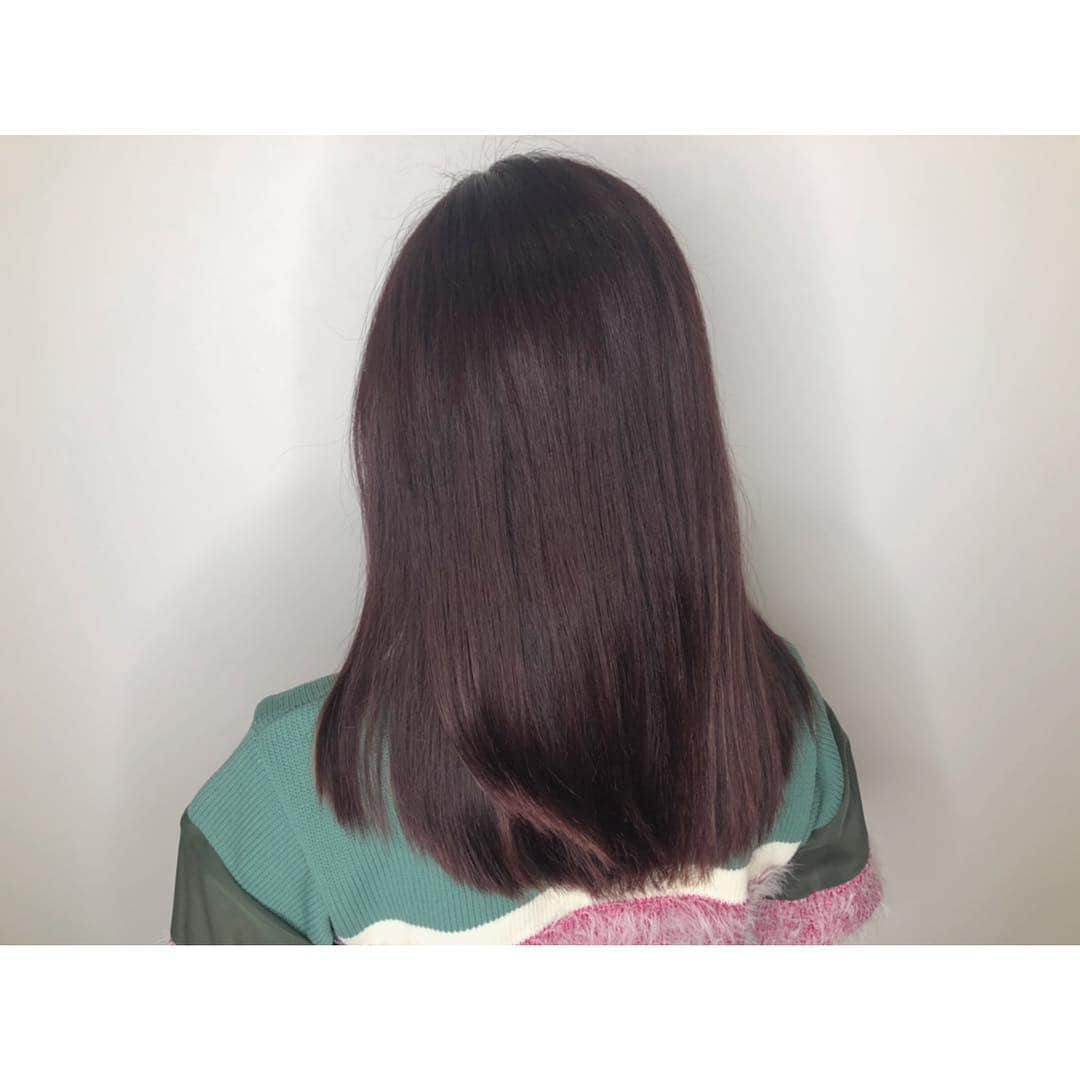 松村芽久未さんのインスタグラム写真 - (松村芽久未Instagram)「﻿ ﻿ 髪の毛メンテナンスday✂︎✂︎✂︎﻿ ﻿ インナーカラーで柔らかいピンク色﻿ 入れてもらいました！！﻿ 次入れた時とかもっと綺麗に入るそう﻿ なので次回行くの楽しみです❤️❤️﻿ ﻿ みんなにも直でみてほしー！！！🙋‍♀️🙋‍♀️﻿ ﻿ ﻿ (@shizuka0211)さんに綺麗に仕上げて頂きました✨﻿ はやくカフェいきましょーーねん❤️ #haircolor #hairstyle #haircolorist #air_銀座 #インナーカラー」4月17日 19時03分 - m.egu0626