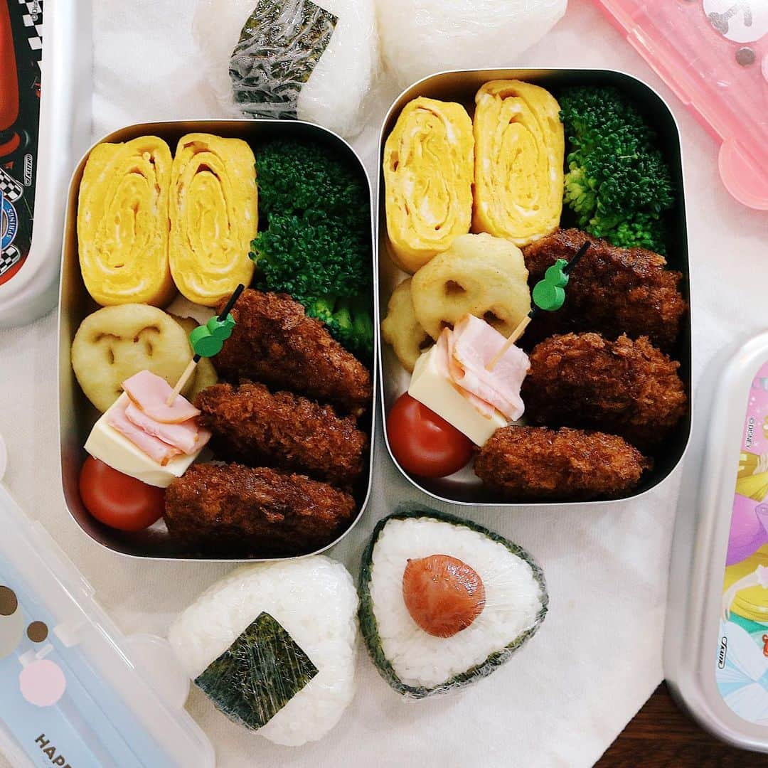 ゆかり/yukariのインスタグラム：「弁当 この日の玉子焼きは上手にできた。子供のお弁当ばかり作っているとお弁当がうらやましくなってくる。自分にもお弁当を作ろうかしら。 * * * #おうちごはん #うちごはん #昼ごはん #弁当 #お弁当 #料理 #手料理 #食卓 #自炊 #家庭料理 #料理好きな人と繋がりたい #暮らし #テーブルコーディネート #おうちごはんLover #food #japanesefood #foodpic #料理記録 #和食 #ていねいな暮らし #lunchbox」