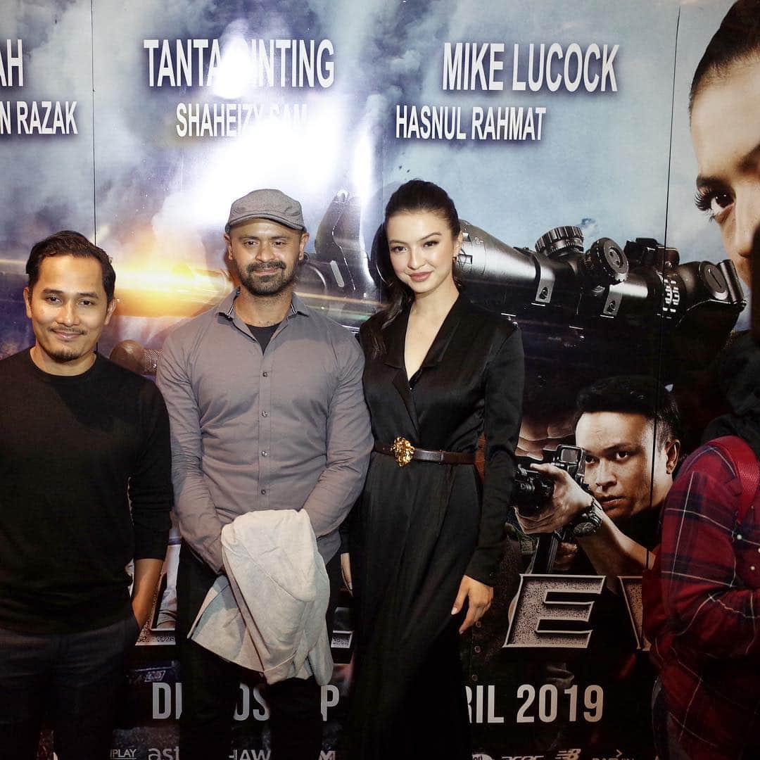 ラライン・シャーのインスタグラム：「Special screening film Police Evo dengan cast lokal yang bakal tayang besok 18 April di bioskop. Ini merupakan film laga/action pertama saya yang merupakan kolaborasi produksi Screenplay Indonesia dan Astro Malaysia. Semoga teman teman terhibur! Definitely a must watch for PUBG enthusiasts.🎬e」