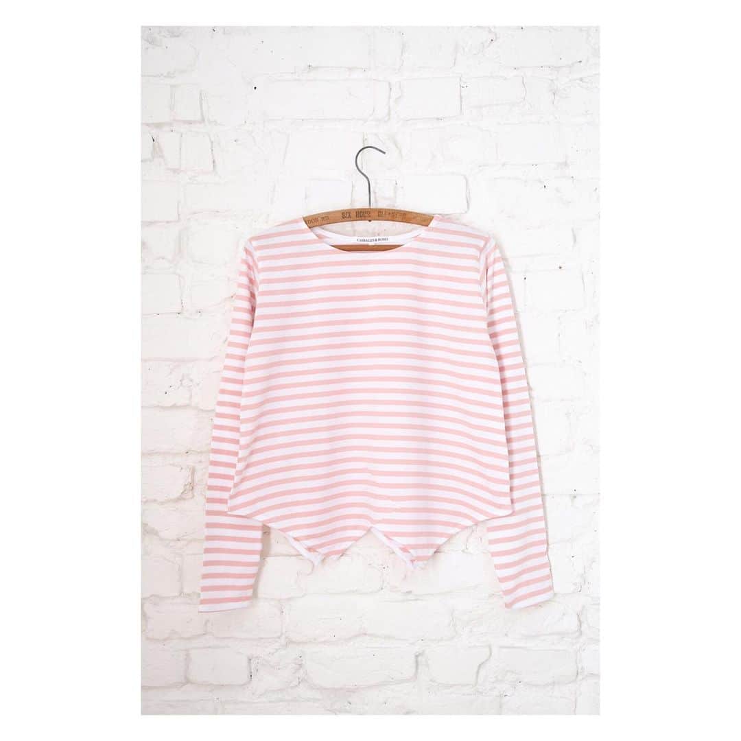 キャベジズ&ローゼズさんのインスタグラム写真 - (キャベジズ&ローゼズInstagram)「Peek -A -Boo 💕 We spy a wonderful hem. The Penguin Shirt in Pink Stripe is made from the softest organic cotton and features a double v-hem detail that adds wit to this full-sleeved shirt. Wear her on her own or with the Hettie Jacket coming soon. Swipe for details #newarrivals💗💕 #organiccotton #pinkandwhite #slowfashion #pinkshirt #stripeshirt #stripedshirt #organicjersey #cabbagesandroses #cabbagesandrosesfashion @christina_strutt @cabbagesandroses_shop」4月17日 19時07分 - cabbages_and_roses