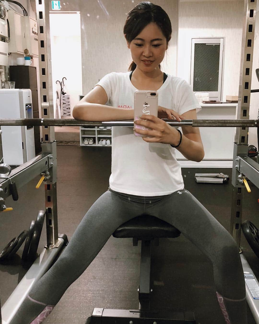 中西華菜さんのインスタグラム写真 - (中西華菜Instagram)「* Girls, let’s workout💪1人よりみんなでやった方が絶対続く！一緒に頑張れる人って大事だな☺️私はスポーツ大好きだからトレーニングだけじゃなくてバドミントン、フットサル、ランニングなどなど一緒にやってくれる人募集中です🙋‍♀️❤︎ _ #girls #workout #sports #love #トレーニング #スポーツ大好き女子 #ウエアもかわいいとやる気出ますよね #アンダーアーマー #kananakanishi #中西華菜 #model #モデル #フリーランス #働き方」4月17日 19時23分 - kananakanishi