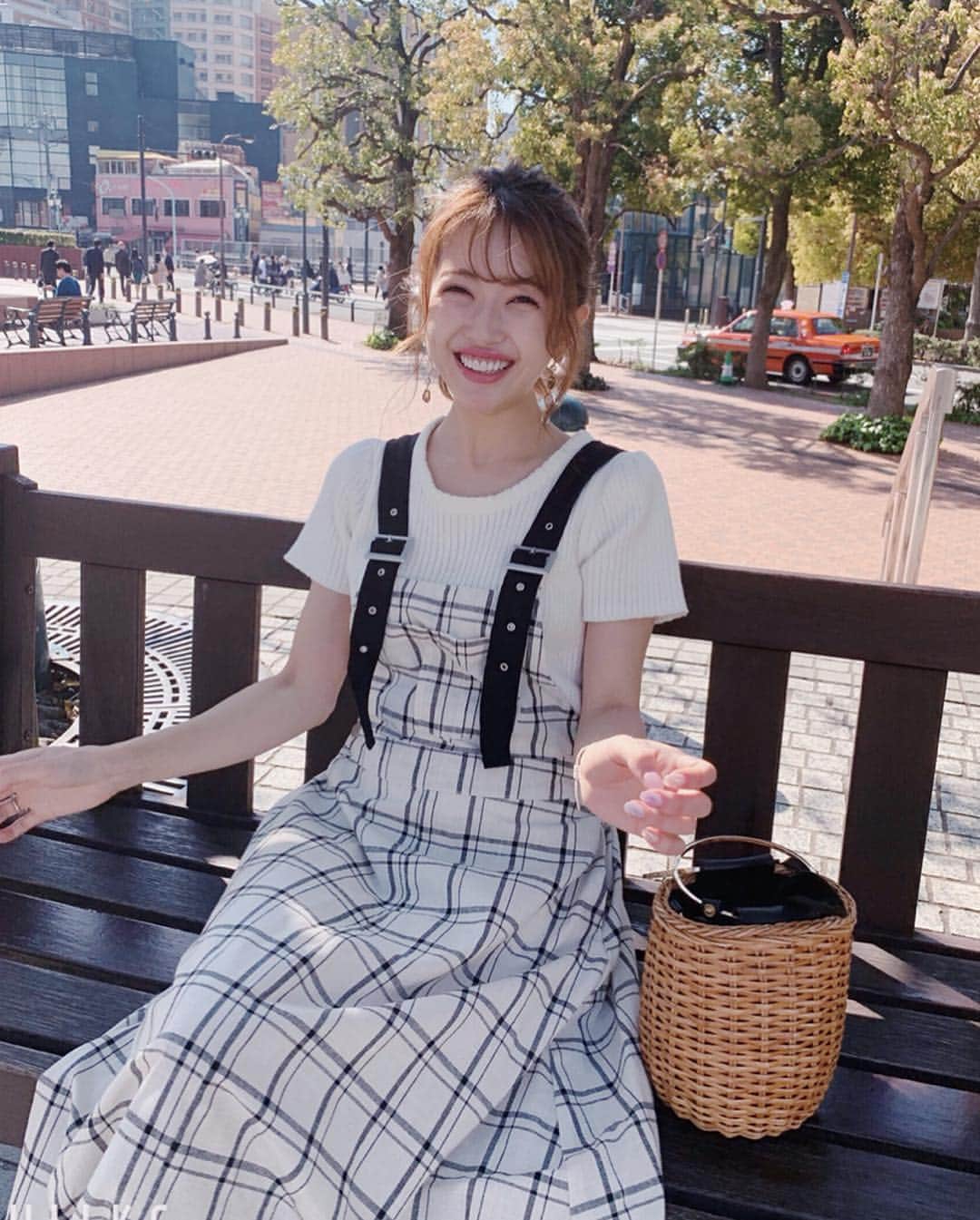 舟山久美子（くみっきー）さんのインスタグラム写真 - (舟山久美子（くみっきー）Instagram)「今日は一日とっても良い日🥰 ここで告知です！ 以前からお伝えしていた  4月29日 お誕生日会の申し込みが始まりました！！ プロフィール画面のリンクから申し込みページに飛べるようになってます！ アクセスしてみてね☺️✨ 当日は、皆様に感謝の気持ちを込めてしっかりとお伝え出来たらと思います❤️ 月曜日までなのでご応募お待ちしてます☺️ 大好きなみんなに会えるの楽しみにしてます✨  この写真のお洋服は タグ付け🏷してます😉 @micoameriofficial  #お誕生日会 #429 #birthday #私服 #micoameri #ミコアメリ」4月17日 19時34分 - kumikofunayama