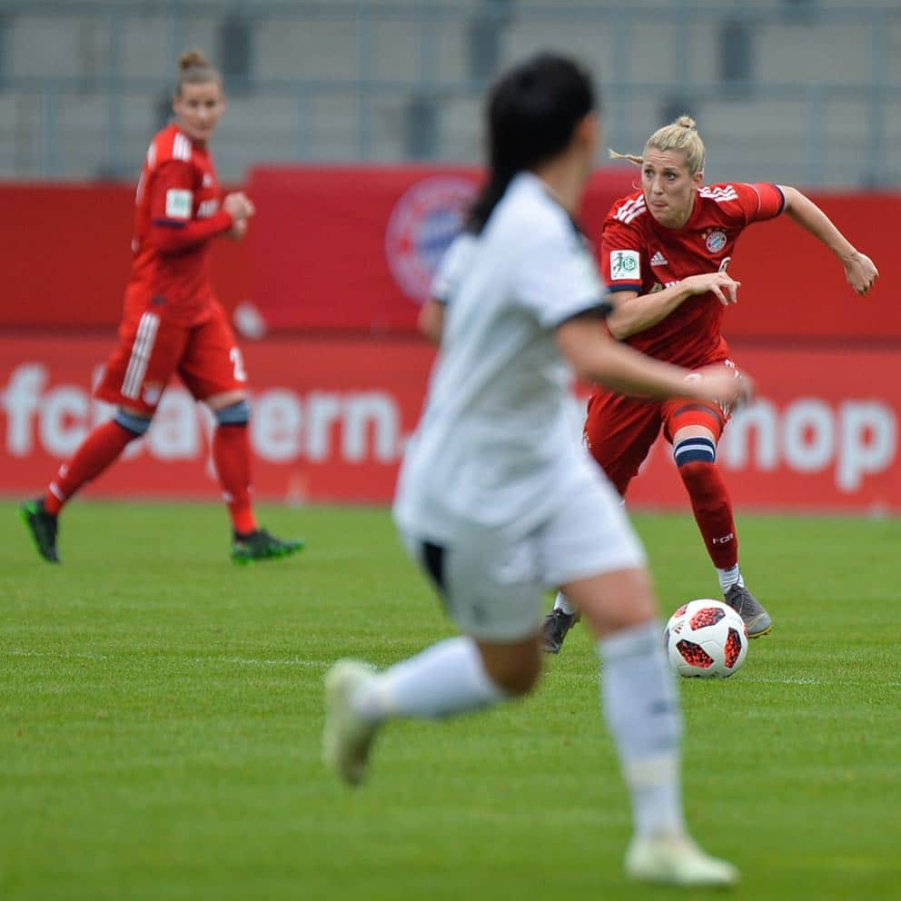 Verena Faisstさんのインスタグラム写真 - (Verena FaisstInstagram)「👅 raus & los! • SC Sand - FC Bayern • 17:00 Uhr • Orsay Stadion #together #we #play #strong 👭」4月17日 19時27分 - vereni2205