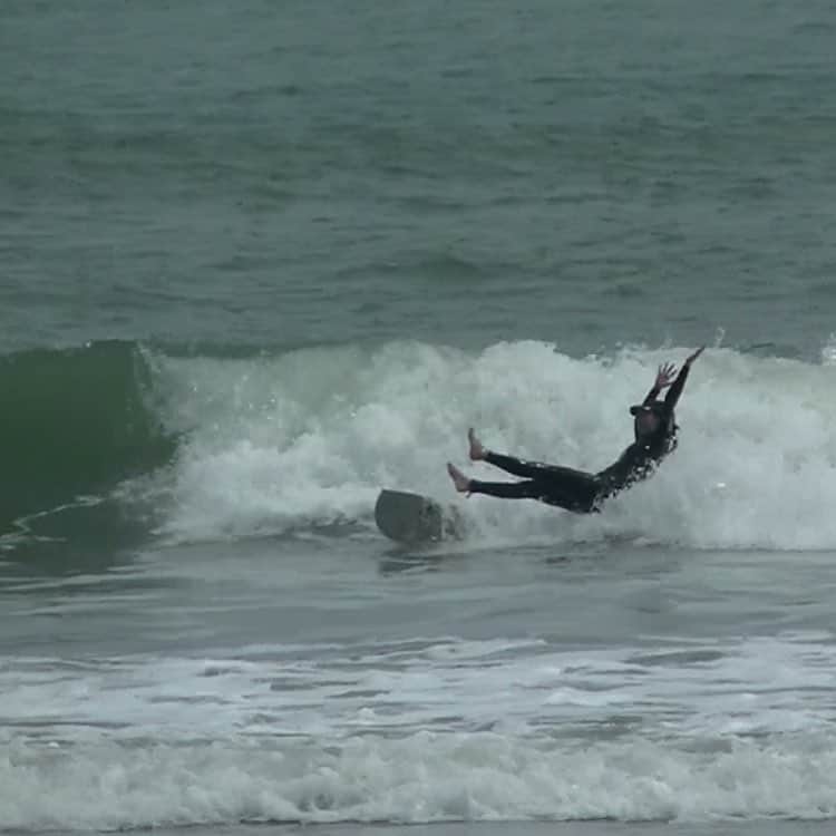 HARUKO（真木明子）さんのインスタグラム写真 - (HARUKO（真木明子）Instagram)「今日の私❤️ #surf #surfer#サーフィン#happy @condorsurfandcafe  @a2conumata サーフィンスクール🏄‍♀️ @」4月17日 19時27分 - haruko227