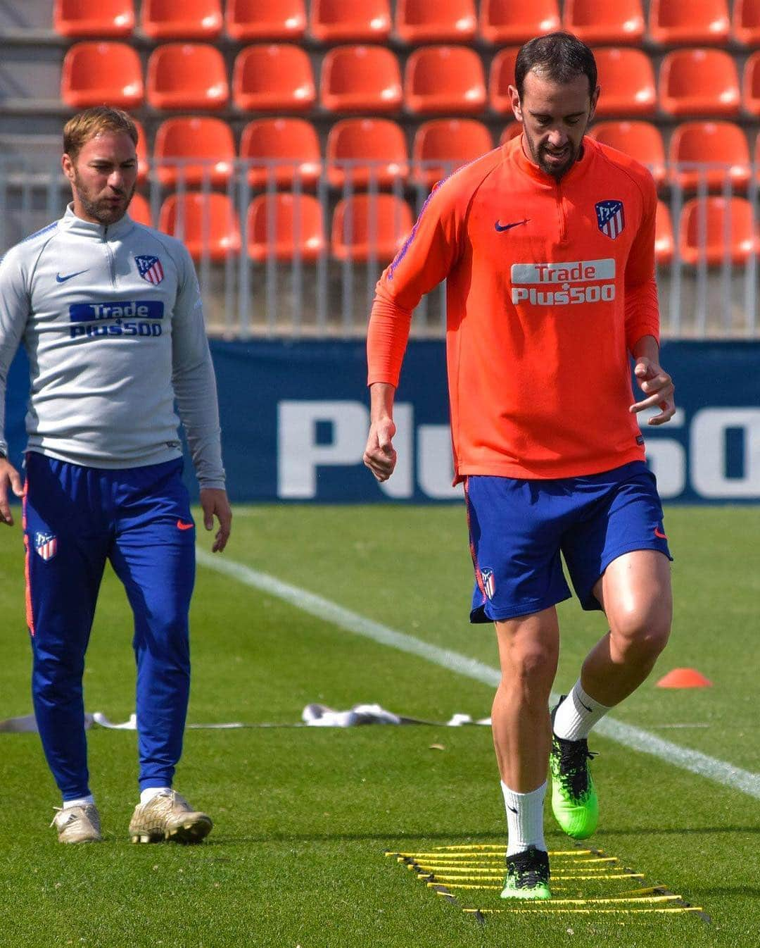 ディエゴ・ゴディンさんのインスタグラム写真 - (ディエゴ・ゴディンInstagram)「Buen entrenamiento de vuelta con el grupo 💪 #AúpaAtleti」4月17日 19時29分 - diegogodin