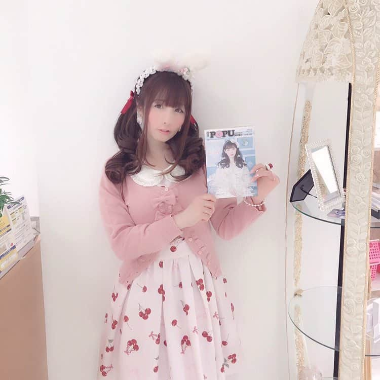 伊藤芽衣さんのインスタグラム写真 - (伊藤芽衣Instagram)「原宿POPUNITED vol.18 全国配布中です…♡ めいちは表紙もつとめられている  渡辺美優紀さんと カワイイ対談 させていただいてます♡  harajuku.pop-united.jp  池袋P'PARCOさま2F Kawaii⭐︎Stars でも 配布しています♡  ぜひご覧ください♡  #原宿popunited #渡辺美優紀 さん #みるきー  #カワスタ #kawaiistars  #アンクルージュ #ankrouge  #kawaii #うさみみ #ハンドメイド #ハンドメイドアクセサリー  #ガーリーコーデ #ツインテール  #ヘアアレンジ #hairarrange」4月17日 19時30分 - itoumei