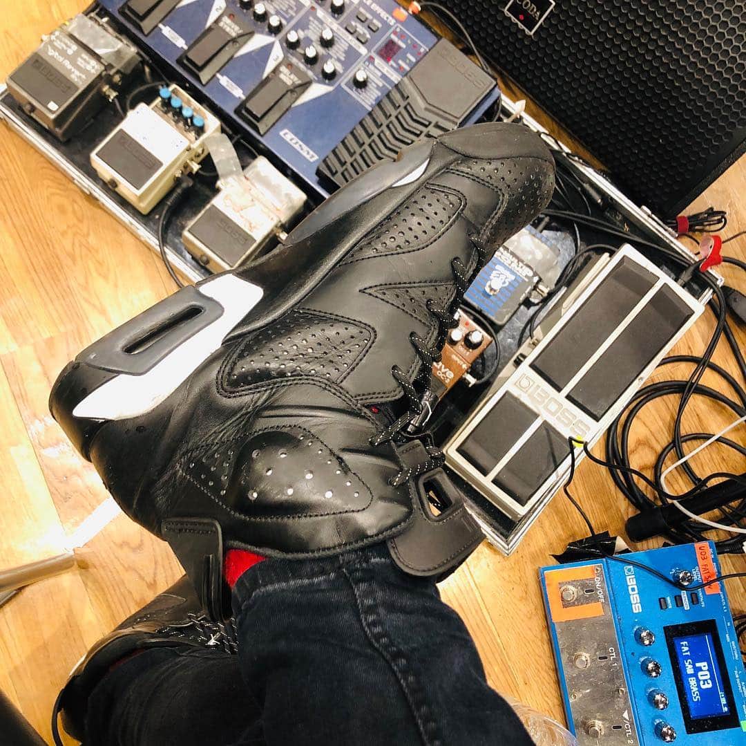 日野賢二さんのインスタグラム写真 - (日野賢二Instagram)「Rehearsal Day 9！ リハー🙈🐵🐒9日目^_^ 美味しいトンカツ！！^_^」4月17日 19時30分 - jinobass