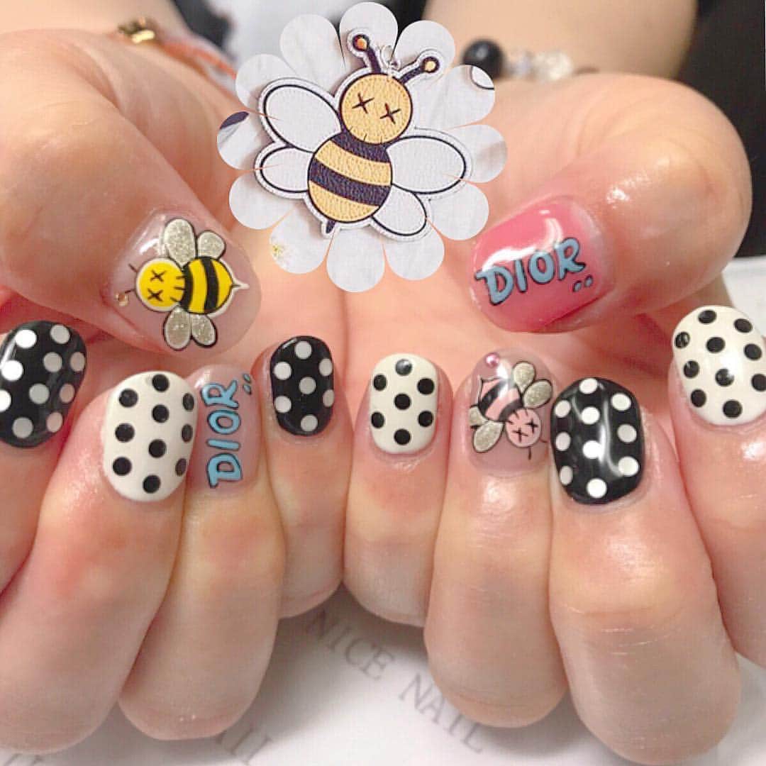 小嶋晶子のインスタグラム：「(◎´艸`{ New nail💅I really like this!! #nail #nails #newnail #newnails #diornail #diorkaws #diorネイル #💅」