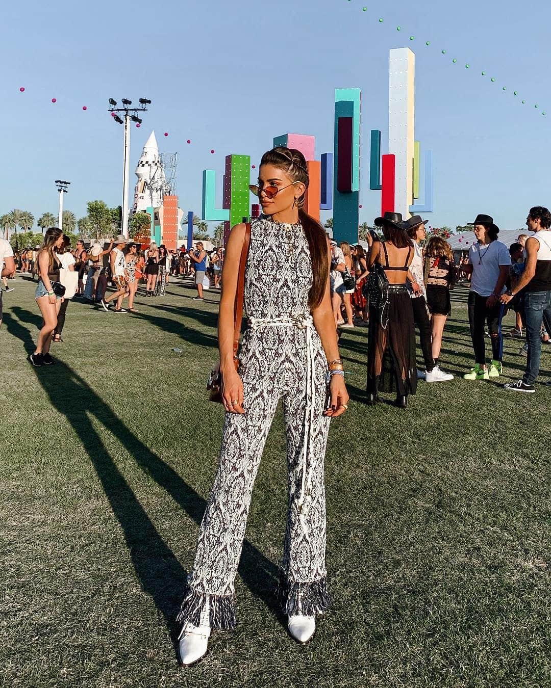 Blonde Saladさんのインスタグラム写真 - (Blonde SaladInstagram)「From Persia to Coachella, Paisley is the coolest pattern for this Spring 🌵Take a look at this snapshots to get some fashion inspos about it! Who wore it better?🎡 #theblondesalad #asseenonig #paisley #design #pattern #fashion」4月17日 19時38分 - theblondesalad