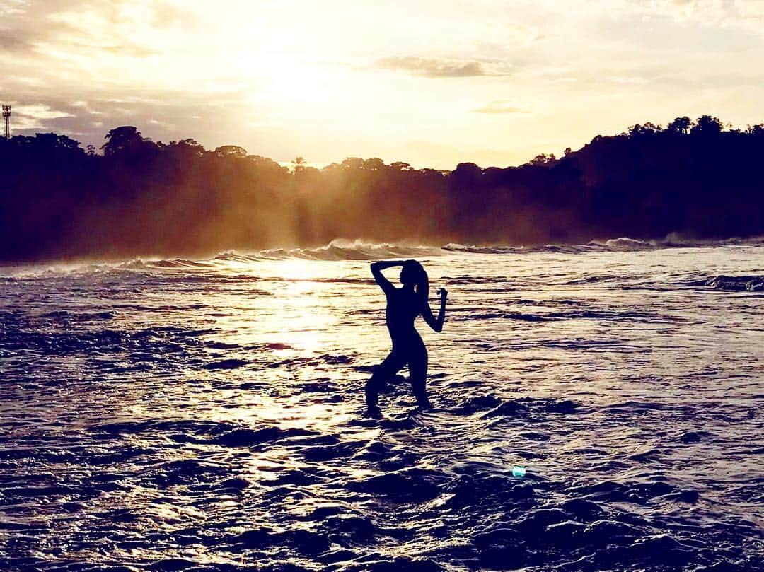 遊海 Yuumiさんのインスタグラム写真 - (遊海 YuumiInstagram)「Caribbean ocean @visit_costarica  Puerto Viejo 🌏❤️ #costarica #caribbean #caribbeanocean #puertoviejo #beautifulnature #nature #peace #ocean #love #sunset #yuumitravel」4月17日 19時44分 - yuumi_kato