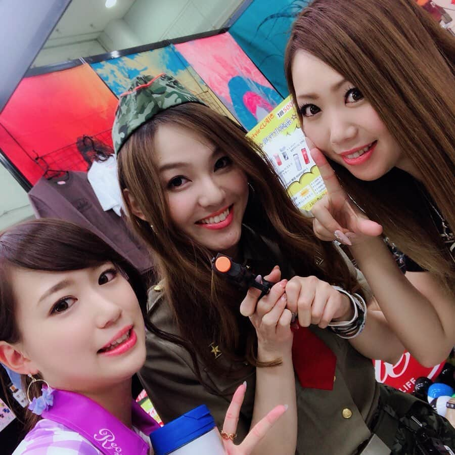 上原泰子さんのインスタグラム写真 - (上原泰子Instagram)「. ▽ . DARTS LIVE OPEN 東京🐱 . . みんなとちんたおして ほろ酔い☺️ ダーツはぼろぼろ😇😇 楽しかった☺️☺️ . . かわいこちゃんたちと たくさんお写真撮りました♡ . . #やーまとペア #レンジ10 #結果は惜しくも #ロビン敗退 #ちっちきちー #ちっちきちーとは結局 #ちんたお #ちんたお通じるのharrowsだけ #また出たい #楽しかったです #池袋 #DLO #dartsliveopen #darts #DLO東京 #サンシャイン  #withgirls_jp #withonline_jp  #withgirls委員会 #講談社with」4月17日 19時47分 - yasupi1107