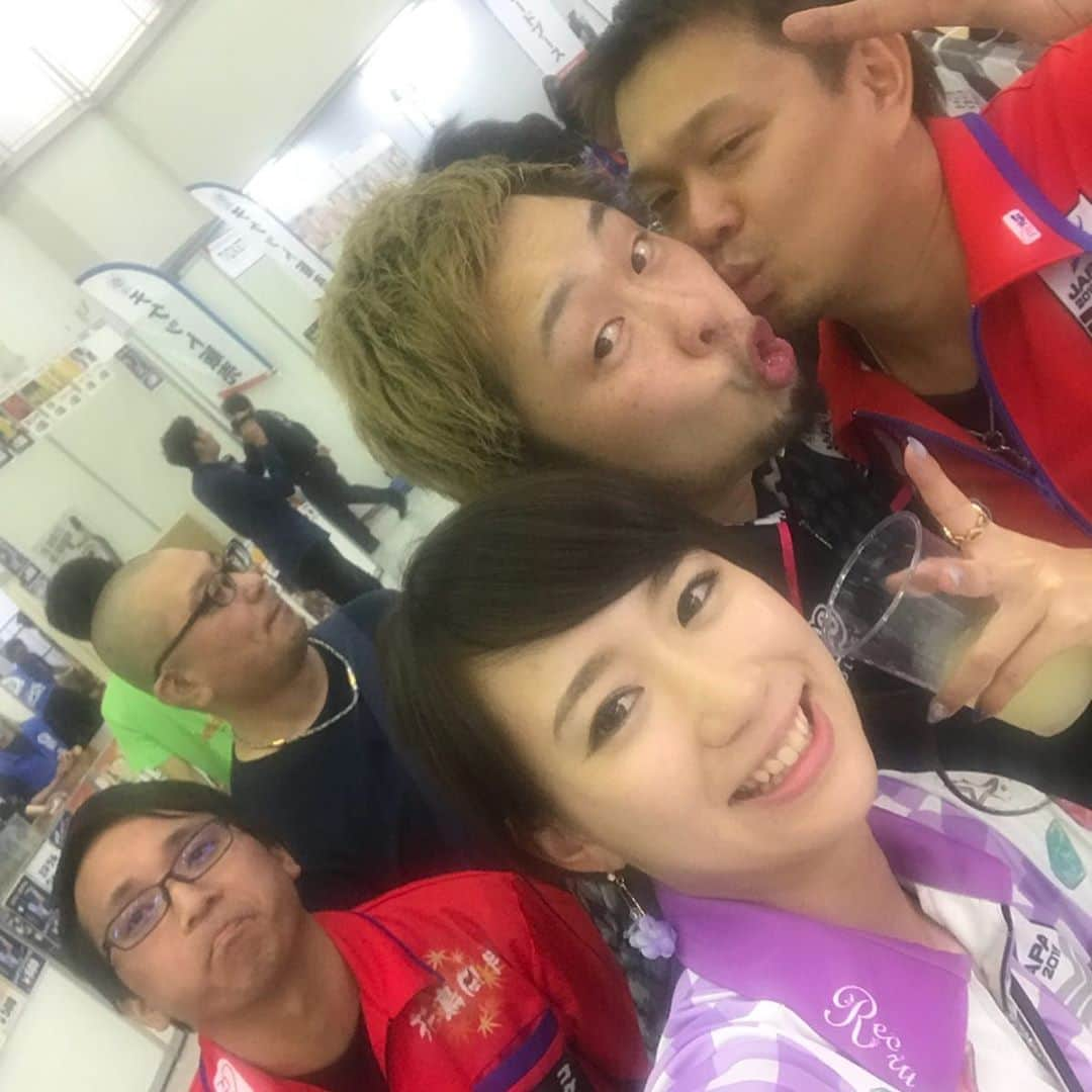 上原泰子さんのインスタグラム写真 - (上原泰子Instagram)「. ▽ . DARTS LIVE OPEN 東京🐱 . . みんなとちんたおして ほろ酔い☺️ ダーツはぼろぼろ😇😇 楽しかった☺️☺️ . . かわいこちゃんたちと たくさんお写真撮りました♡ . . #やーまとペア #レンジ10 #結果は惜しくも #ロビン敗退 #ちっちきちー #ちっちきちーとは結局 #ちんたお #ちんたお通じるのharrowsだけ #また出たい #楽しかったです #池袋 #DLO #dartsliveopen #darts #DLO東京 #サンシャイン  #withgirls_jp #withonline_jp  #withgirls委員会 #講談社with」4月17日 19時47分 - yasupi1107