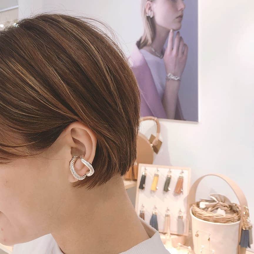 amigo.amigo.5205622さんのインスタグラム写真 - (amigo.amigo.5205622Instagram)「. ★#accessory　★. . @sayumikikuno ちゃんと 23日まで 池袋西武三階でやってる アクセサリーブランド @seadsmara の popupに行ってきたよー✨. デザインがとにかくオシャレ💍. どれも可愛いかったなー♪. 綺麗な @yuch1129　 さんに接客してもらい デザインナーの人にも会えて 嬉しかったー♡. 自分へのご褒美にお買い物できて幸せな一日でした✨. 大切にしよ😍. . . #seadsmara #アクセサリー #accessory #池袋 #ジュエリー#Jewelry #jewelrylover #popup  #池袋西武 #買い物 #買い物記録 #お買い物 #ikebukuro #ご褒美 #ご褒美ジュエリー  #自分へのご褒美  #指輪#ピアス #pierce#ring#イヤリング #shopping#shoppingday  #shoppings #ショッピング #HAPPY#happylife#おでかけ #mamalife」4月17日 19時55分 - amigo.amigo.5205622