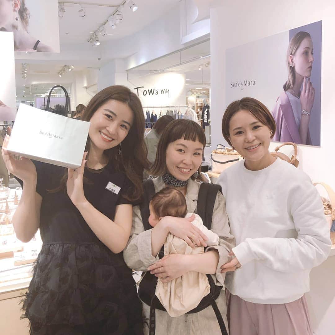 amigo.amigo.5205622さんのインスタグラム写真 - (amigo.amigo.5205622Instagram)「. ★#accessory　★. . @sayumikikuno ちゃんと 23日まで 池袋西武三階でやってる アクセサリーブランド @seadsmara の popupに行ってきたよー✨. デザインがとにかくオシャレ💍. どれも可愛いかったなー♪. 綺麗な @yuch1129　 さんに接客してもらい デザインナーの人にも会えて 嬉しかったー♡. 自分へのご褒美にお買い物できて幸せな一日でした✨. 大切にしよ😍. . . #seadsmara #アクセサリー #accessory #池袋 #ジュエリー#Jewelry #jewelrylover #popup  #池袋西武 #買い物 #買い物記録 #お買い物 #ikebukuro #ご褒美 #ご褒美ジュエリー  #自分へのご褒美  #指輪#ピアス #pierce#ring#イヤリング #shopping#shoppingday  #shoppings #ショッピング #HAPPY#happylife#おでかけ #mamalife」4月17日 19時55分 - amigo.amigo.5205622