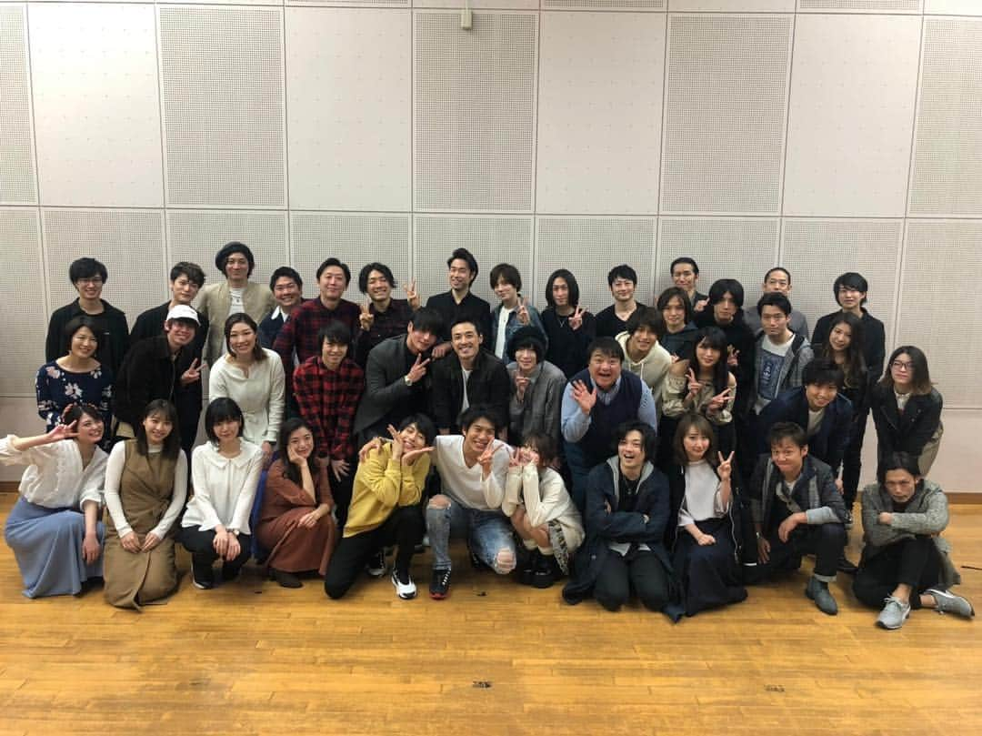 友常勇気さんのインスタグラム写真 - (友常勇気Instagram)「Lesson start╭( ･ㅂ･)و ̑̑ ｸﾞｯ ! #信長の野望 #稽古スタート #顔合わせの時の #集合写真」4月17日 20時02分 - yuki_tomotsune