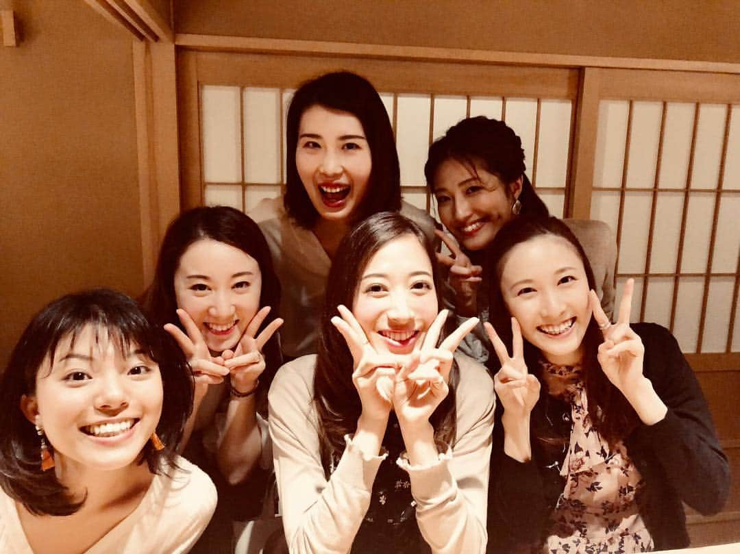 伶美うららさんのインスタグラム写真 - (伶美うららInstagram)「宙組の同期と久しぶりに会いました♪ 沢山笑ってたっぷりエネルギーチャージしました☆ . 宙組では半数以上が退団してしまいましたが、3人の95期男役が頑張っています‼︎ 金曜日から初日を迎える"オーシャンズ11"とても楽しみです♡ . #95期 #同期 #実咲凜音 #彩花まり #涼華まや #朝央れん #真みや涼子」4月17日 20時10分 - urara_reimi