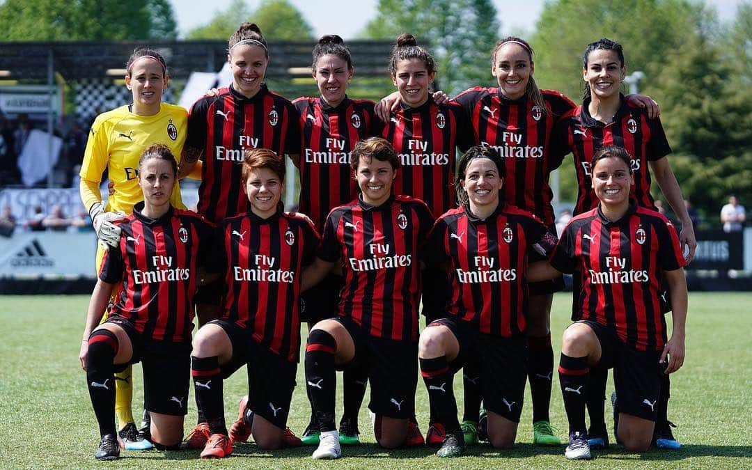 ACミランさんのインスタグラム写真 - (ACミランInstagram)「C’mon Rossonere! 👊🏻 Forza ragazze! 🔴⚫️ #JuveMilan #CoppaItaliaFemminile #ForzaMilan」4月17日 20時13分 - acmilan