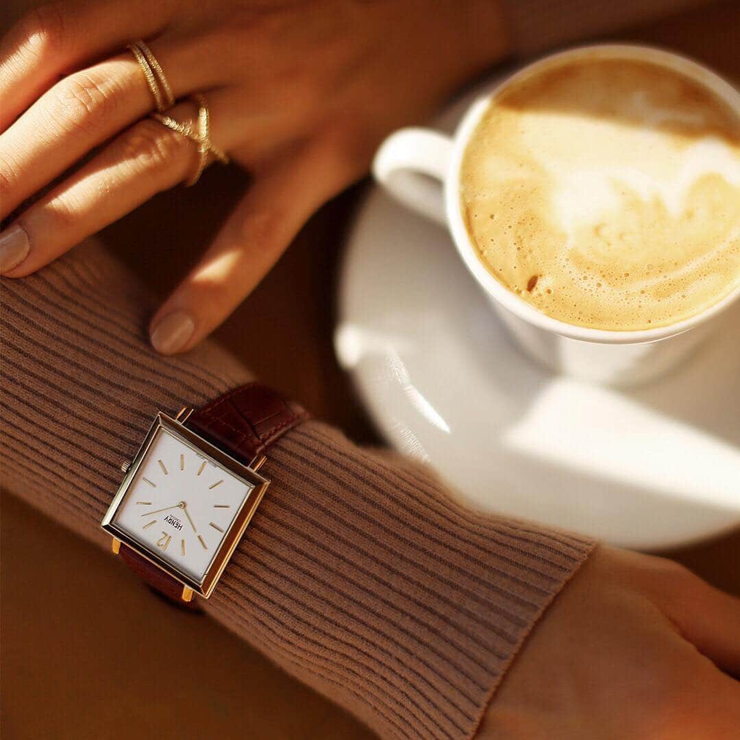 Henry London Official page of Britishさんのインスタグラム写真 - (Henry London Official page of BritishInstagram)「A lesson in style from @frassyaudrey wearing our Heritage Square in warm gold with rich chocolate croc leather strap, swipe for more. . . . #croc #crocodile #leather #gold #goldwatch #square #squarewatch #vintagestyle #vintagedesign #classic #classicdesign #boyfriendstyle #unisex  #londondesign #britishdesign #scandistyle #sleekdesign #womw #wristwatch #wristwatchcheck #accessoriesoftheday  #wristcandy #horologie #horology #luxurywatch #lovewatches #dailywatch #midcenturydesign #timepiece #mensstyle」4月17日 20時22分 - henrywatches