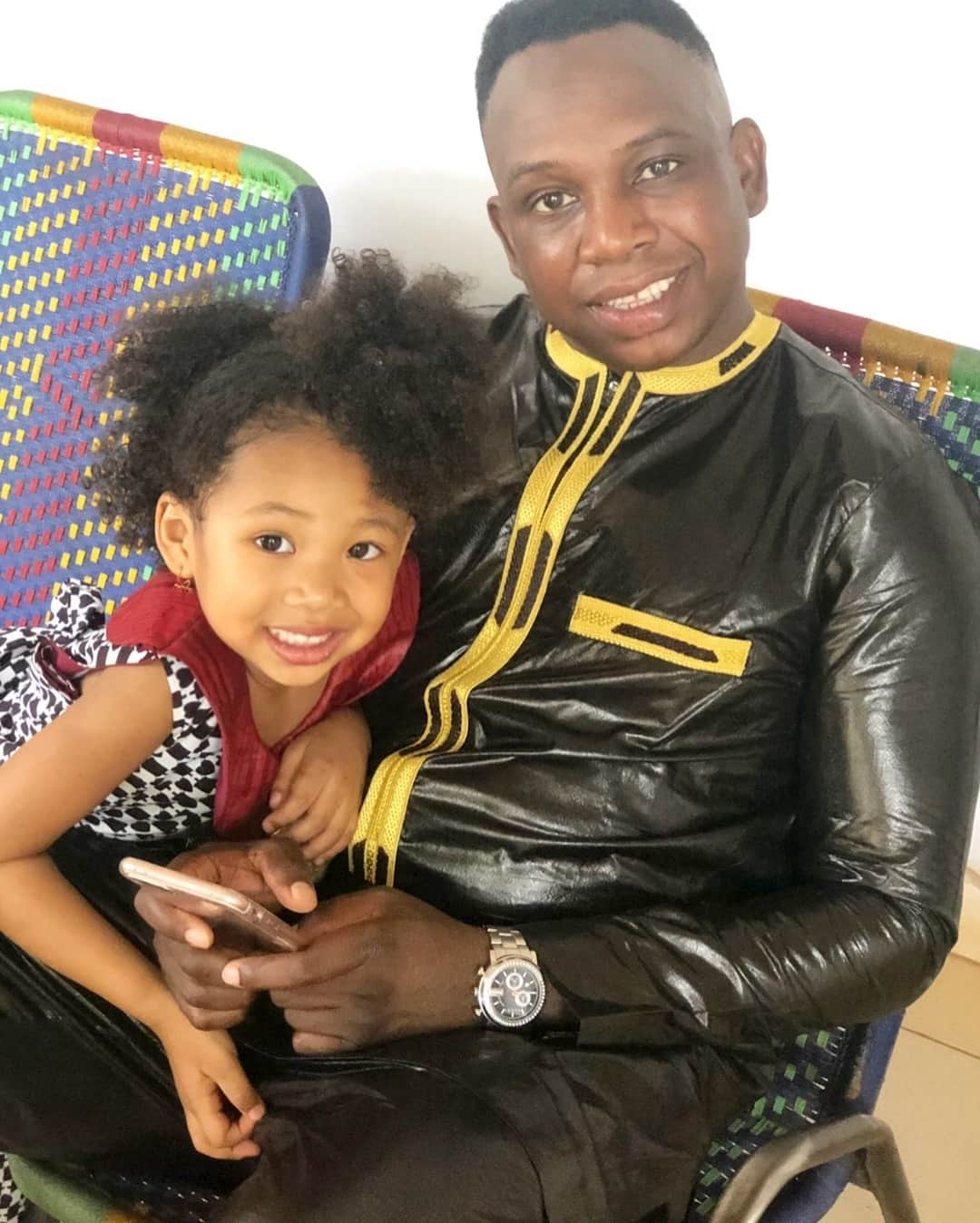 中鉢明子さんのインスタグラム写真 - (中鉢明子Instagram)「🇲🇱#fatheranddaughter #bazin #africandress #mali #africa #travel」4月17日 20時35分 - akiko_harlem