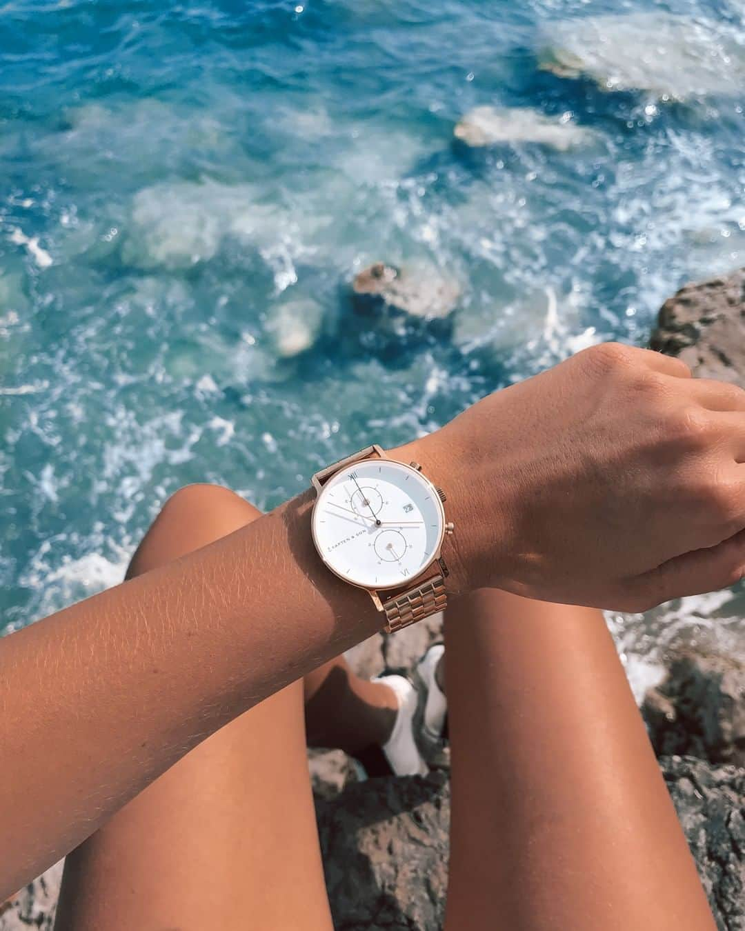 Kapten & Sonさんのインスタグラム写真 - (Kapten & SonInstagram)「'Set your clock to beach time!' ☀️ Our Chrono is the perfect travel companion for this summer. #bekapten #kaptenandson⁣ .⁣ .⁣ .⁣ #watch #chrono #globetrotter #keepexploring #travellife #wander #travelinspo #instavacay⁣」4月17日 20時30分 - kaptenandson