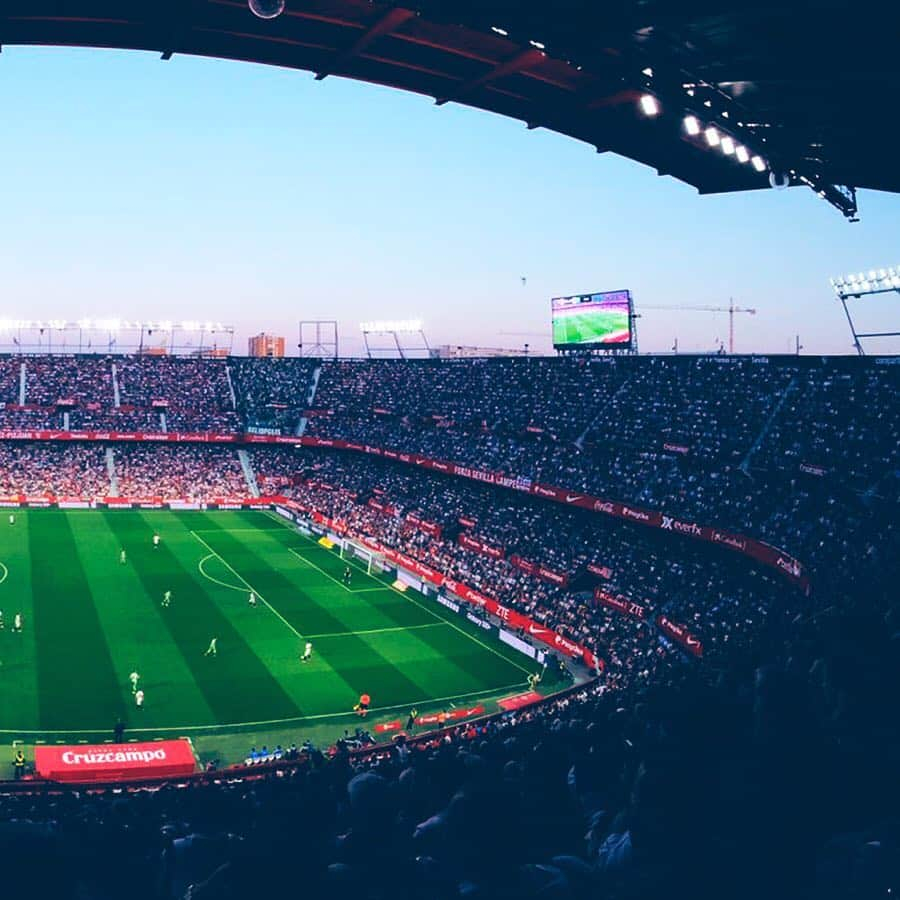 LFPさんのインスタグラム写真 - (LFPInstagram)「😍 S Á N C H E Z - P I Z J U Á N 😍 • #SevillaFC #SanchezPizjuan #LaLiga #LaLigaSantander #Stadium #ElGranDerbi #Derby」4月17日 20時32分 - laliga