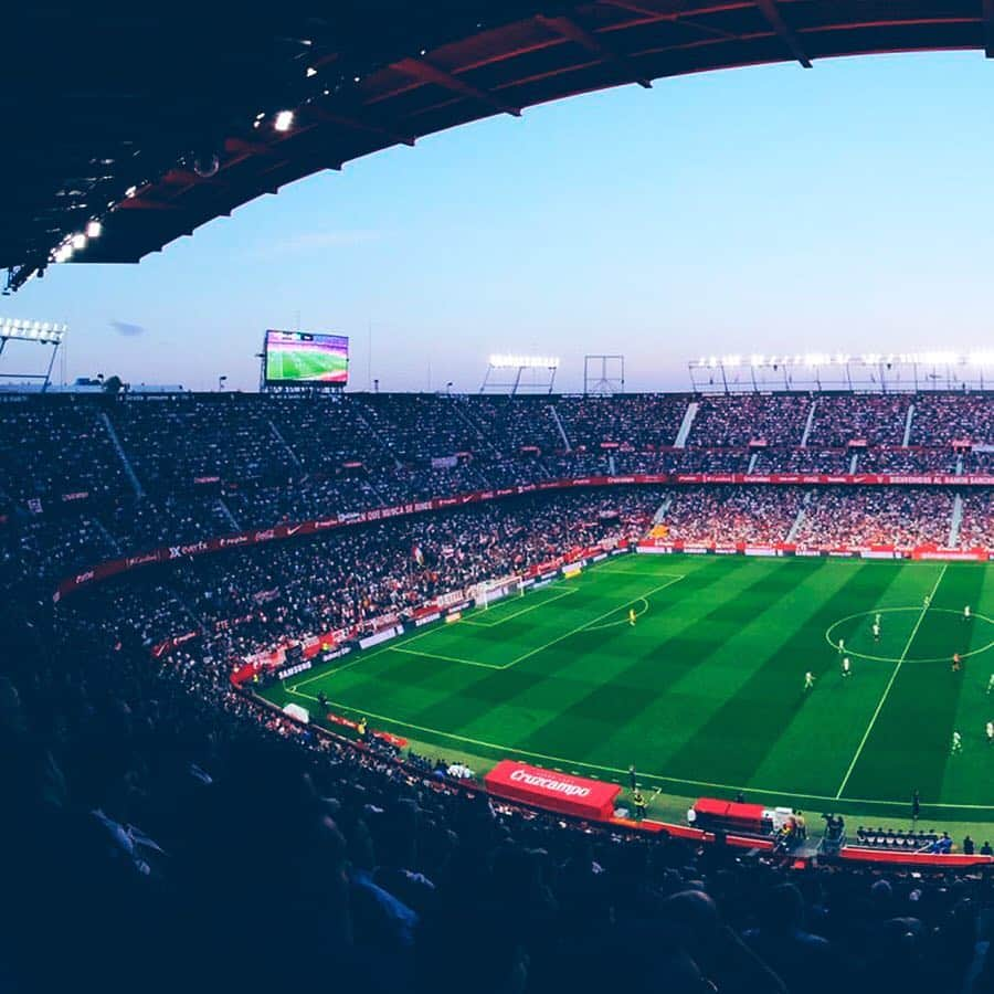 LFPさんのインスタグラム写真 - (LFPInstagram)「😍 S Á N C H E Z - P I Z J U Á N 😍 • #SevillaFC #SanchezPizjuan #LaLiga #LaLigaSantander #Stadium #ElGranDerbi #Derby」4月17日 20時32分 - laliga