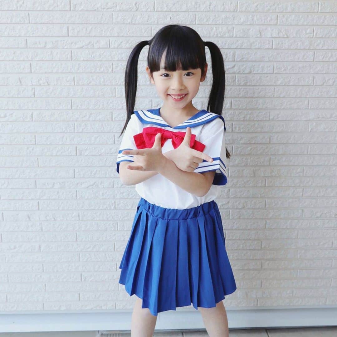 Akiさんのインスタグラム写真 - (AkiInstagram)「4/17 ・ 小学校にも少しずつ慣れてきた 2週目👧🏻 ・ 昨日はお友達と下校中に 少し迷子になったそうです😌 ・ #いやほんと笑い事じゃない #やめて #怖 ・ ・  @nicoru0124 さんの セーラームーンコスプレ🌙 ・ 母ちゃんの趣味で 娘にもセーラームーン鑑賞をさせ まんまとセーラームーンにハマった娘 #これが洗脳 ・ ・ あー 通学服これにしたい☺️← ・ ・ ショップさんの別アカ( @sableblanc502 ) では水着も販売してるそうなので 是非見てみてね👙」4月17日 20時38分 - mas_0504