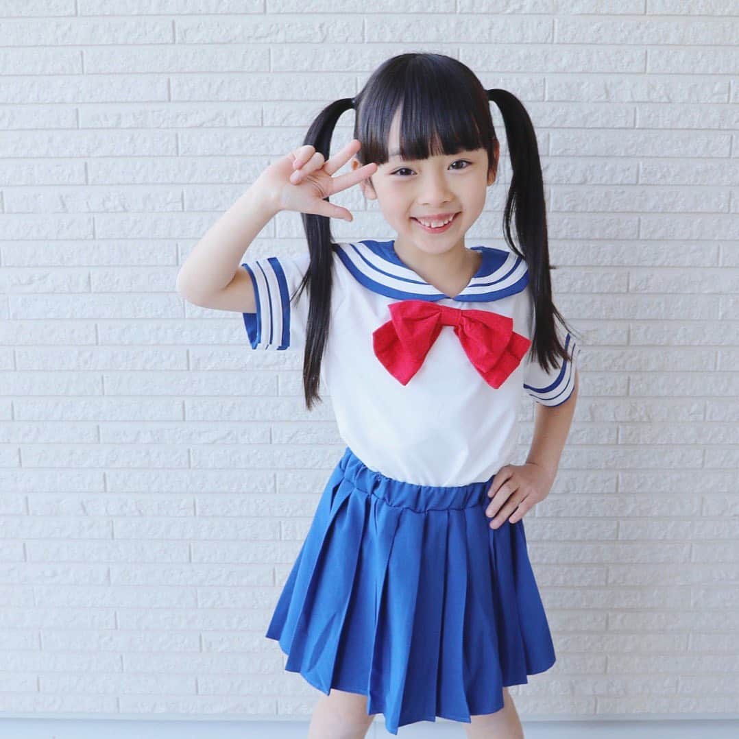 Akiさんのインスタグラム写真 - (AkiInstagram)「4/17 ・ 小学校にも少しずつ慣れてきた 2週目👧🏻 ・ 昨日はお友達と下校中に 少し迷子になったそうです😌 ・ #いやほんと笑い事じゃない #やめて #怖 ・ ・  @nicoru0124 さんの セーラームーンコスプレ🌙 ・ 母ちゃんの趣味で 娘にもセーラームーン鑑賞をさせ まんまとセーラームーンにハマった娘 #これが洗脳 ・ ・ あー 通学服これにしたい☺️← ・ ・ ショップさんの別アカ( @sableblanc502 ) では水着も販売してるそうなので 是非見てみてね👙」4月17日 20時38分 - mas_0504