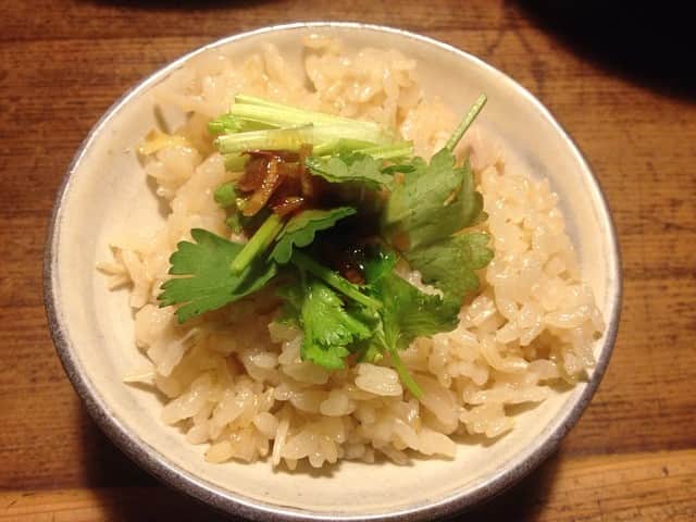 職人.comさんのインスタグラム写真 - (職人.comInstagram)「#パクチー と #自家製 の #香味ソース をかけて。最高でした。@shokunincom  #職人ドットコム #京都市 #手仕事 #暮らしの道具 #そうだ京都行こう #暮らしを楽しむ #京都旅行 #京都巡り #京都観光 #京都散策 #京都散歩 #モノづくり #ものづくり #工芸品 #民芸 #民藝 #民芸品 #手工芸」4月17日 20時42分 - shokunincom