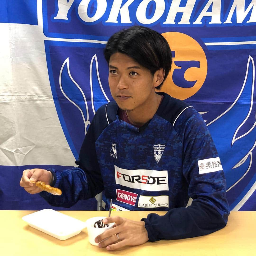 横浜FCさんのインスタグラム写真 - (横浜FCInstagram)「- 4/21(日)vsジェフユナイテッド千葉戦の おすすめメニューは、田代真一選手の 「焼き鳥2本&アイスクリーム」です！ この合わせは成立するのか！？ 皆さんご賞味ください！ 限定50食ですのでお早めにLEOCキッチンカーにて お買い求めください。 #内田智也 - #田代真一 #yokohamafc #HAMABLUE #HAMAPRIDE #三ツ沢を青にそめよう #ONODERAGROUP #jleague #ファミリー #サッカー観戦 #家族でお出かけ」4月17日 20時47分 - yokohamafc_official