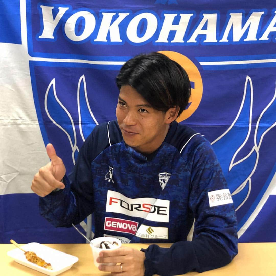 横浜FCさんのインスタグラム写真 - (横浜FCInstagram)「- 4/21(日)vsジェフユナイテッド千葉戦の おすすめメニューは、田代真一選手の 「焼き鳥2本&アイスクリーム」です！ この合わせは成立するのか！？ 皆さんご賞味ください！ 限定50食ですのでお早めにLEOCキッチンカーにて お買い求めください。 #内田智也 - #田代真一 #yokohamafc #HAMABLUE #HAMAPRIDE #三ツ沢を青にそめよう #ONODERAGROUP #jleague #ファミリー #サッカー観戦 #家族でお出かけ」4月17日 20時47分 - yokohamafc_official