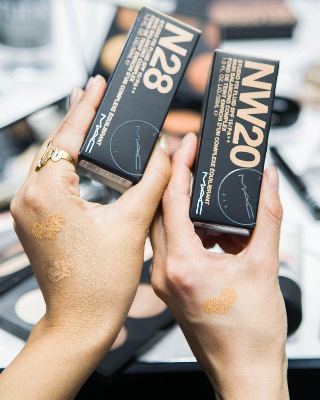 M∙A∙C Cosmetics Japanのインスタグラム：「⠀ M·A·Cの人気No.1リキッドファンデーション スタジオ フィックス フルイッド SPF 15 から新色登場! イベントの様子を公開 ⠀ #MACStudioFix #スタジオフィックスフルイッド #EveryShadeOfYou ⠀ ⠀ ⠀ ⠀ ⠀ ⠀ #MACCosmeticsJapan #MACコスメ #MACCosmetics  #MAC #コスメ #メイク #foundation #FluidFoundation #Fluid #ファンデーション #フルイドファンデーション #MACスタジオフィックス #新色 #クリーミースキン #サンキススキン #CreamySkin #SunKissSkin #スタジオフィックス #イベント #表参道ヒルズ」