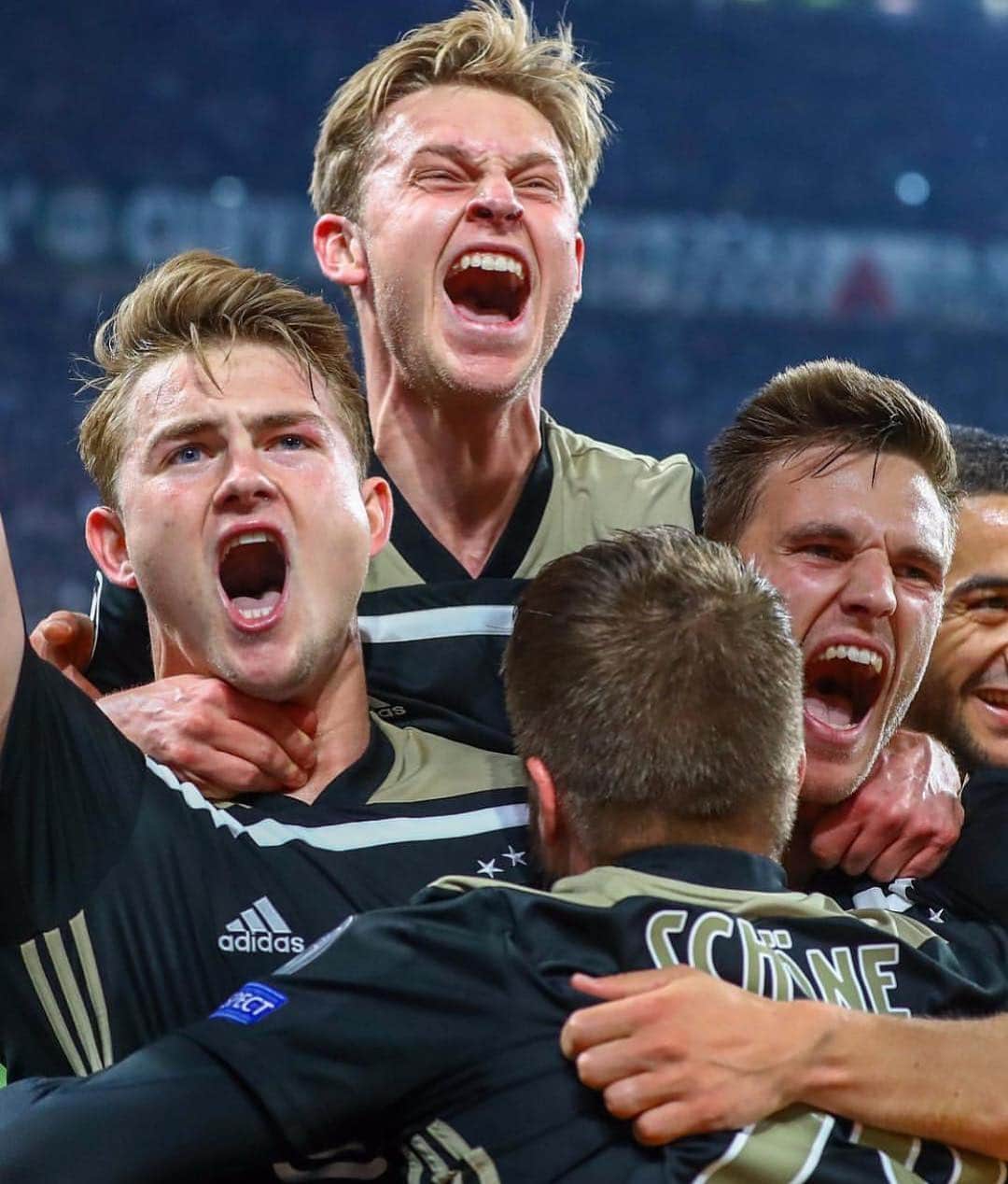 フレンキー・デ・ヨングのインスタグラム：「SEMI FINALS HERE WE COME #ucl ❌❌❌」