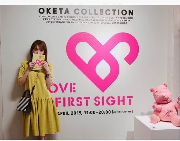 美香さんのインスタグラム写真 - (美香Instagram)「@oketacollection 桶田夫妻が集めたエキサイティングなアートコレクションが青山スパイラルガーデンにて本日より一般公開！ 草間彌生、村上隆、カウズなど 桶田夫妻が世界中を旅する中 一目惚れ（love at first sight）した最先端アートが大公開！ 大好きなオフホワイトやヴィトンのデザイナーのヴァージル・アブローの3メートル超えの大作！感動しました💗！ 若い人達に身近にアートを楽しんでほしいという桶田夫妻の思いから、なんと入場無料🤭！しかも会場はスパイラル！（表参道駅を上がってすぐ）こんなに近くで国際的なアートを鑑賞できるなんて！ 4月27日土曜日まで開催中とのこと。是非 皆さま足を運んでみてくださいね💗💗💗 多分わたし もう一度見に行きます👀  #oketacollection  #草間彌生#村上隆#ヴァージルアブロー #カウズ#アート#現代美術」4月17日 20時59分 - mikaofficial99