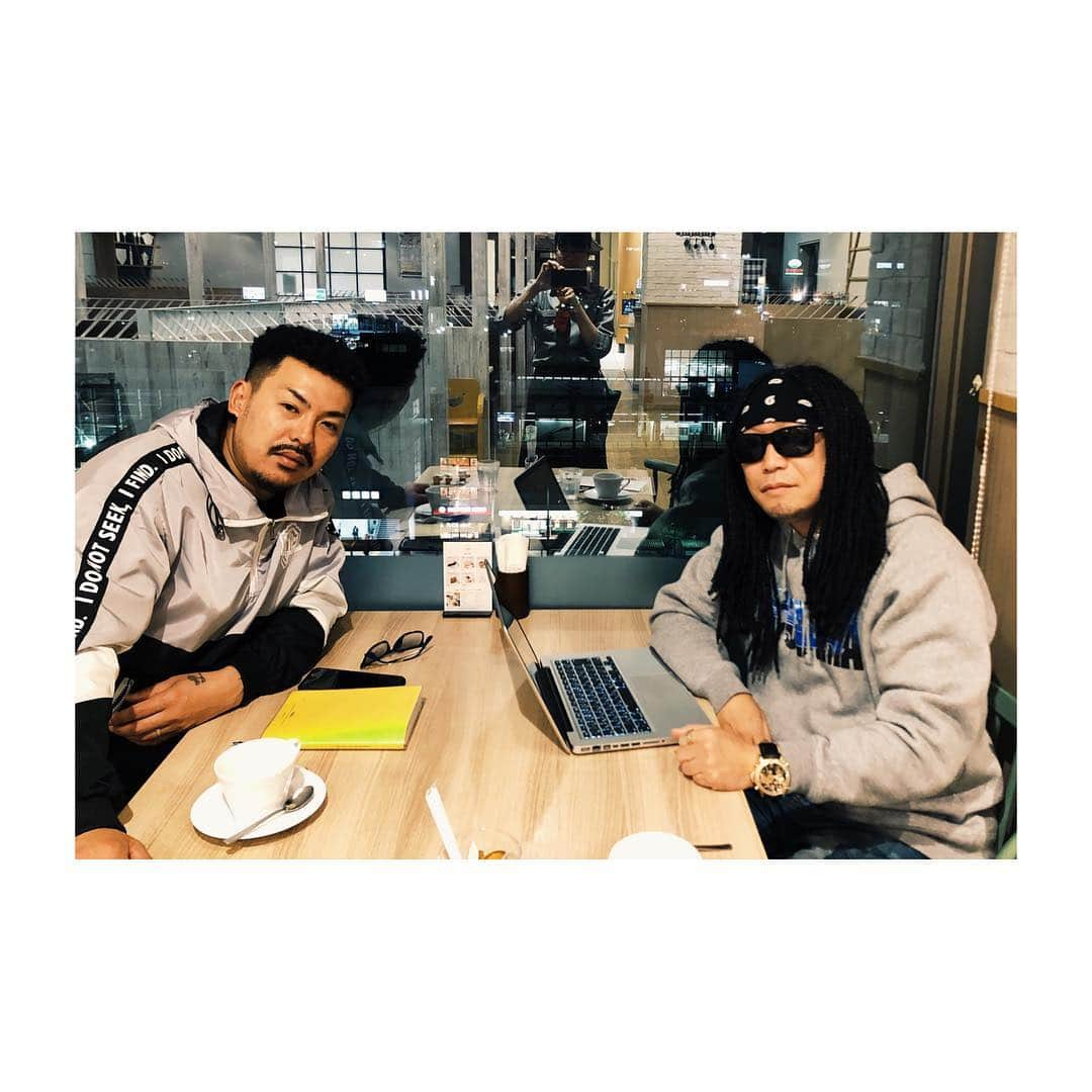 DJ PMXさんのインスタグラム写真 - (DJ PMXInstagram)「Halogenとミーティング  #halogen #meeting #yokohama」4月17日 21時01分 - djpmx_locohama