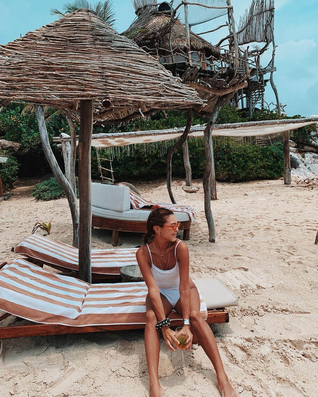 小竹麻美さんのインスタグラム写真 - (小竹麻美Instagram)「hotelのbeachが最高でぇす🇲🇽❤️ 顎のでか絆創膏は、まだまだ健在😹 #tulum#tulumbeach#mexico#azulik#azuliktulum#beach #トゥルム#メキシコ#海外旅行」4月17日 21時03分 - asamikotake