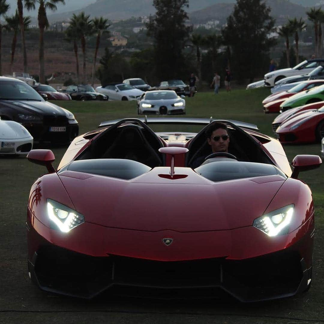 CarsWithoutLimitsさんのインスタグラム写真 - (CarsWithoutLimitsInstagram)「The Aventador J @aboodiattar 🥀 Photos @jhgomezphotography  #carswithoutlimits #lamborghini #aventador #j」4月17日 21時05分 - carswithoutlimits