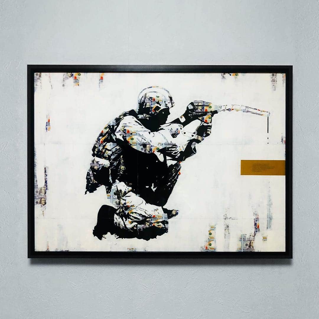 AG（エイジ）さんのインスタグラム写真 - (AG（エイジ）Instagram)「Gasoliberty . Soldier wearing dollar bills  holding a gas pump gun . ドル札迷彩を着たガソリン給油ノズルを銃の代わりに構える兵士 . #painting #paint #art #streetart #graffiti #spray #liquitex #liquitexpaint #postercolor @dotscollective」4月17日 21時09分 - noisemakerag