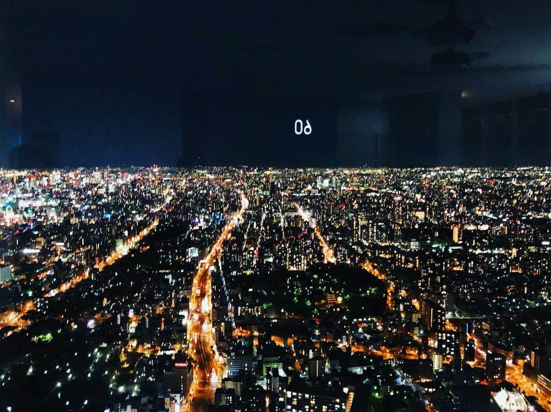 新矢皐月さんのインスタグラム写真 - (新矢皐月Instagram)「#阿倍野ハルカス  夜景がかなり綺麗だった☺️ . . #大阪旅行 #大阪観光  #あべのハルカス #あべのはるかす  #夜景 #展望台 #大阪夜景  #観光 #旅行 #japanphoto #japan #photography #japanesegirl #travel #大阪 #旅行好きな人と繋がりたい #旅したくなるフォト #f #l #followｍe #followforfollowback」4月17日 21時09分 - araya_satsuki